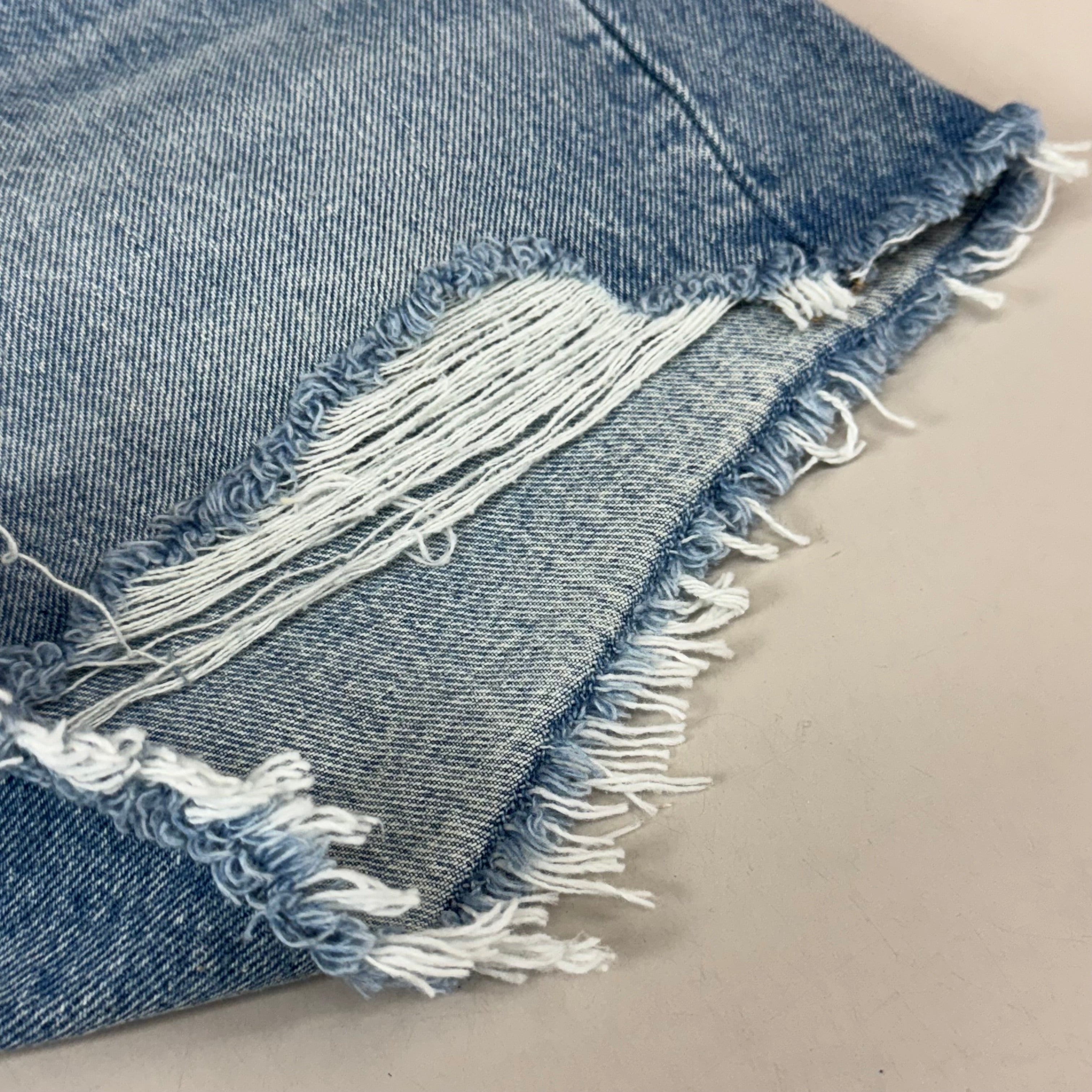 LEVIS 501 Original Fit High Rise Shorts Women's Sz 28 Vague Finish Medium Wash